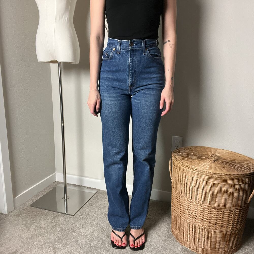 vintage levi's high waisted rise straight leg mom jeans - Picture 3 of 6